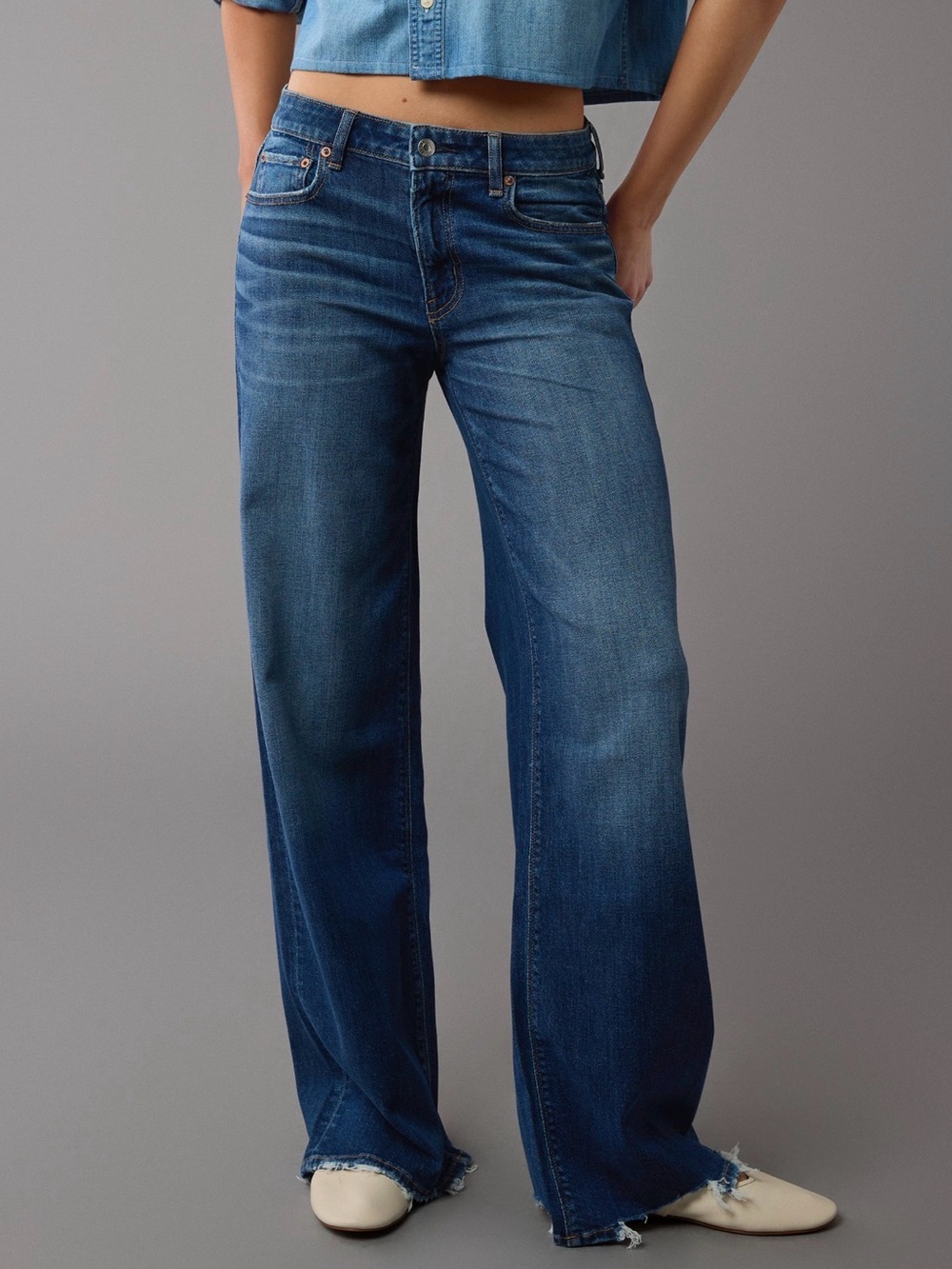 AE Dreamy Drape Stretch Low-Rise Baggy Wide-Leg Jean Size 10